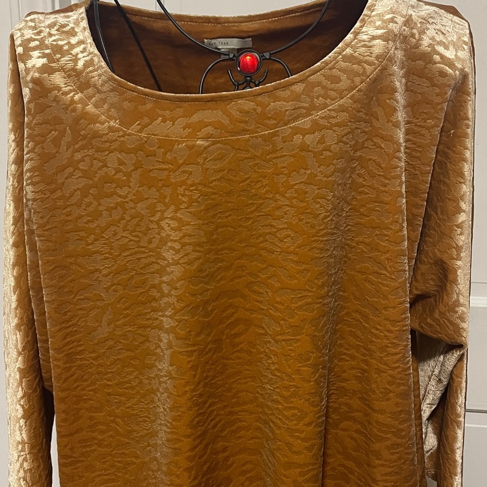 🤗🤗🤗BOGOHO 🤗🤗🤗Cato Golden Textured Long Sleeve Top—XL - Picture 2 of 8